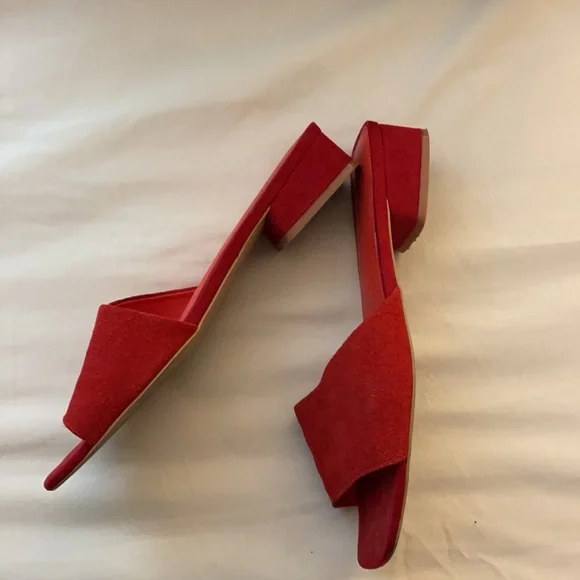 Red slides - Picture 2 of 4